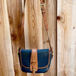 Vintage Dooney & Bourke black leather crossbody